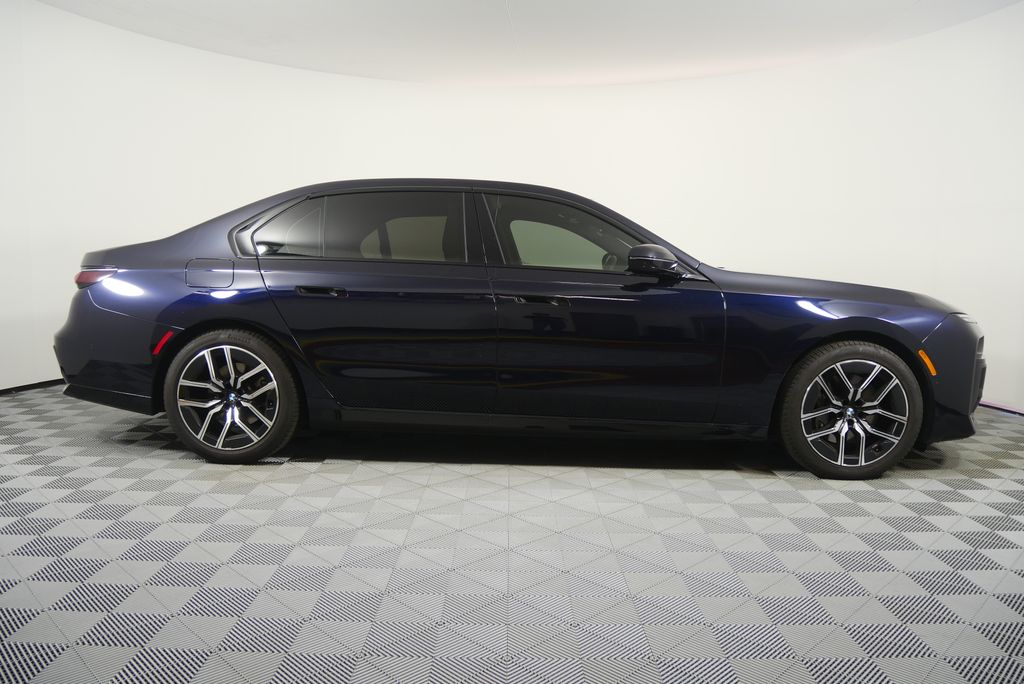Thumbnail: 2023 BMW 7 Series - 2
