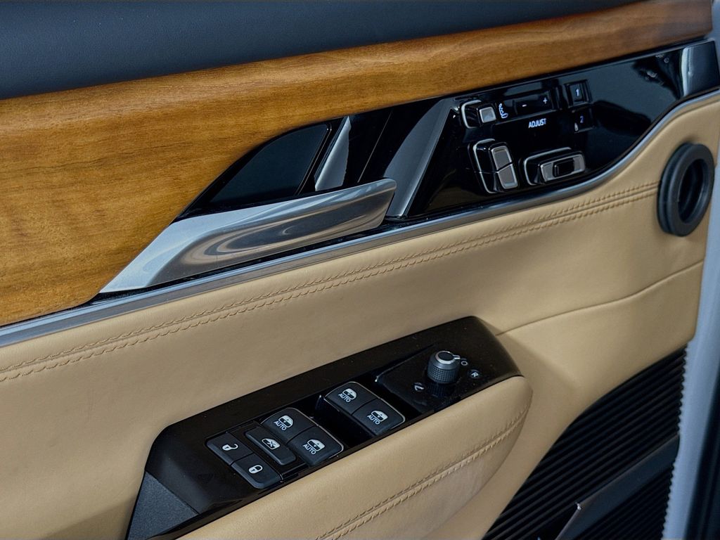 Thumbnail: 2023 Jeep Grand Wagoneer - 18