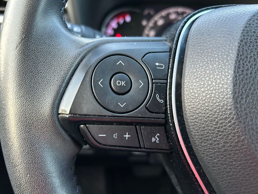 Thumbnail: 2021 Toyota RAV4 - 21