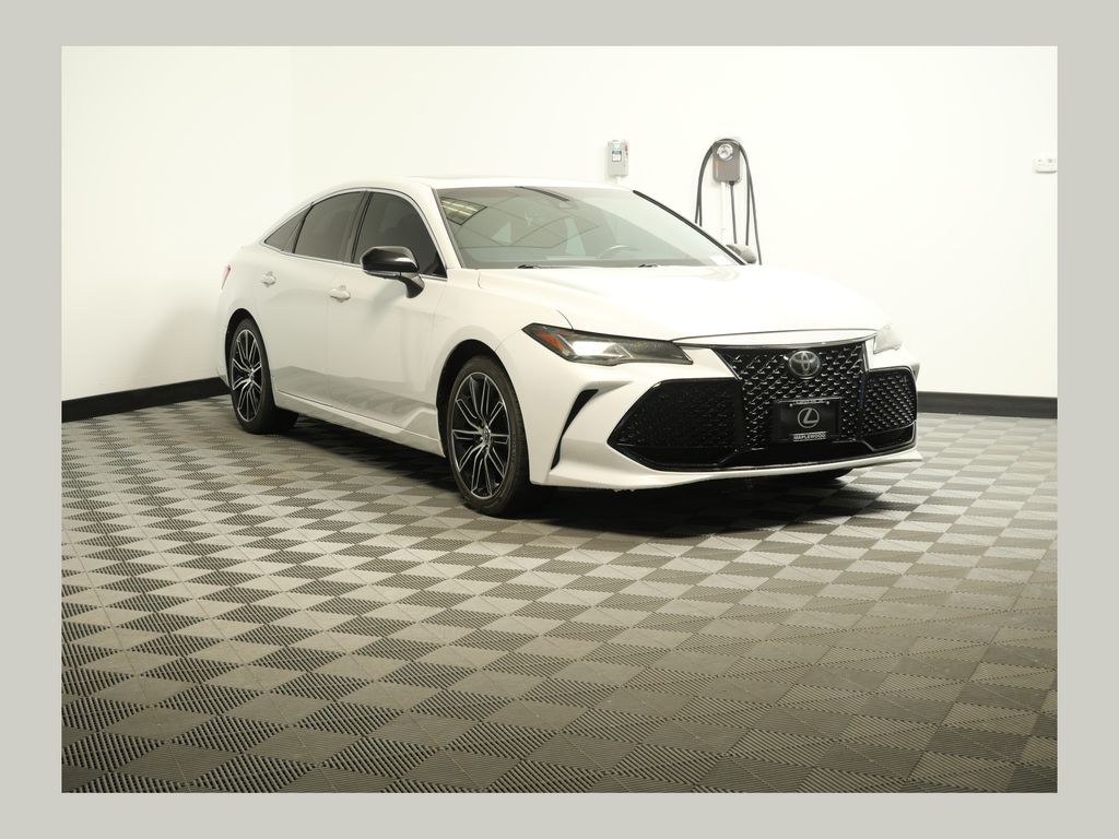 White (Wind Chill Pearl) 2019 Toyota Avalon Touring FWD Sedan Front-Wheel Drive 8-Speed Automatic