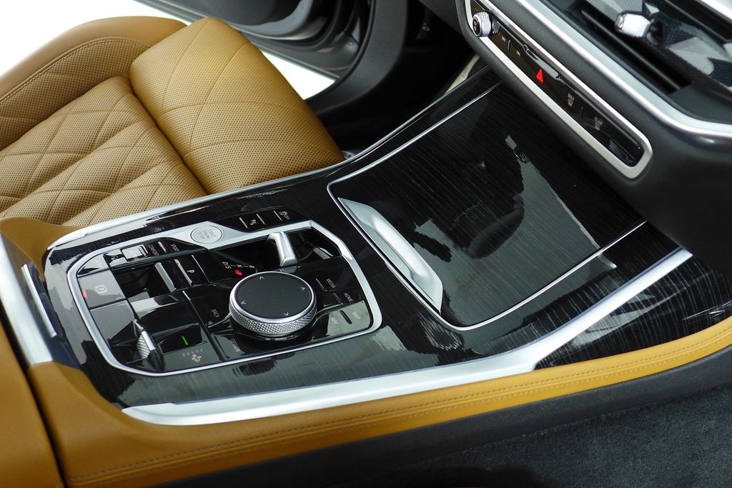 Thumbnail: 2023 BMW X7 - 15