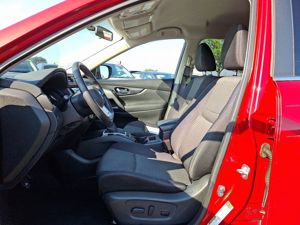 Thumbnail: 2017 Nissan Rogue - 14