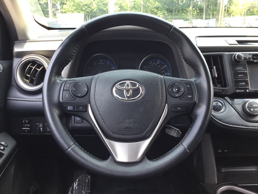 Thumbnail: 2018 Toyota RAV4 - 21