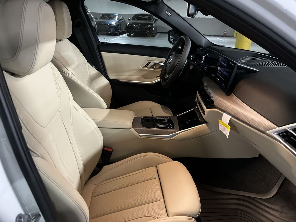 Thumbnail: 2025 BMW 3 Series - 25