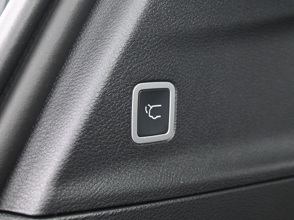 New 2026 Bright White Clearcoat Chrysler Select image 35