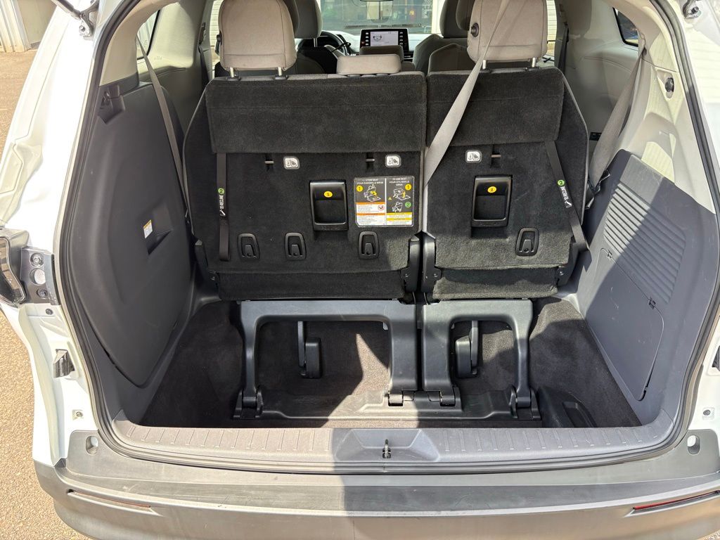 2021 Toyota Sienna LE