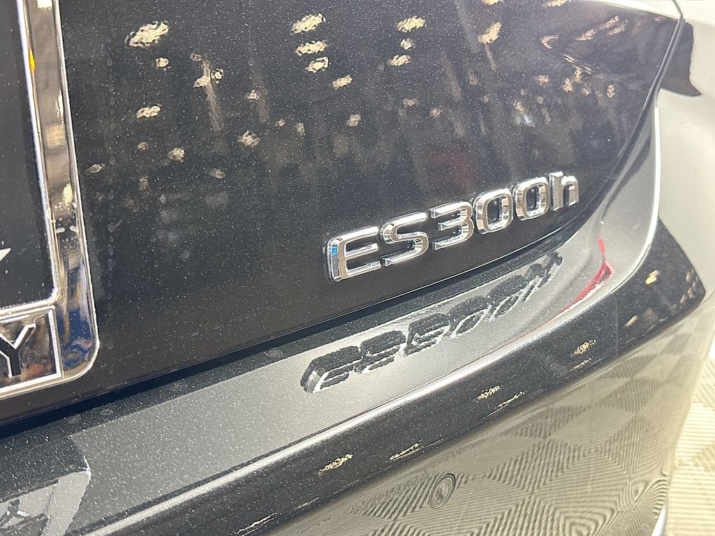 2025 Lexus ES Hybrid 300h 22