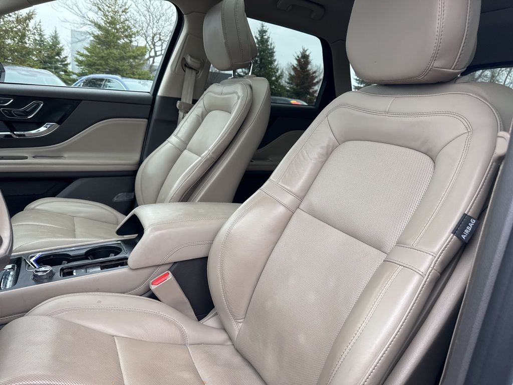 Certified Used 2023 White Lincoln Reserve image 6