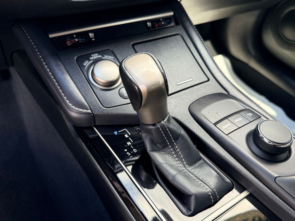 Thumbnail: 2018 Lexus ES - 22