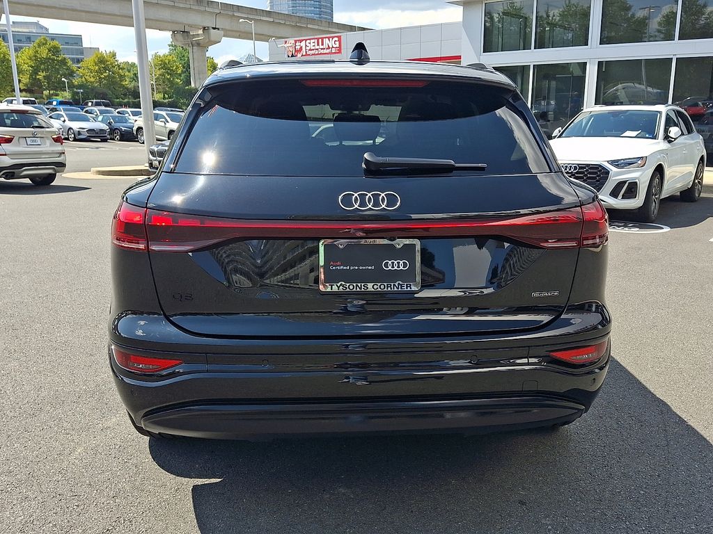 Thumbnail: 2025 Audi Q6 e-tron - 5