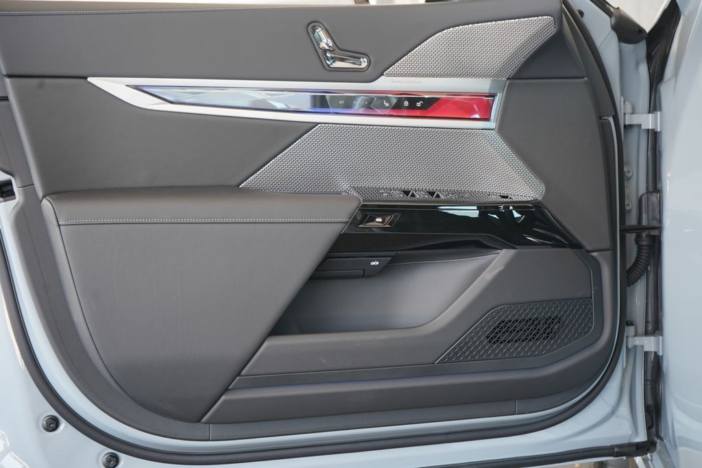 Thumbnail: 2025 BMW 7 Series - 10