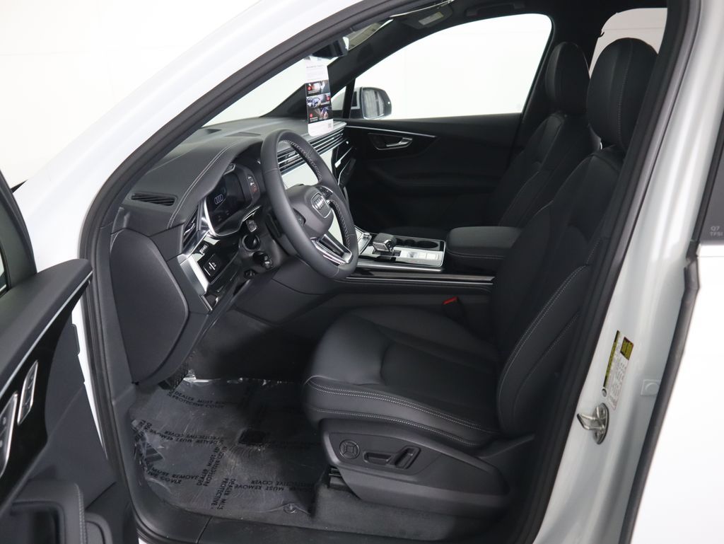 Thumbnail: 2025 Audi Q7 - 21