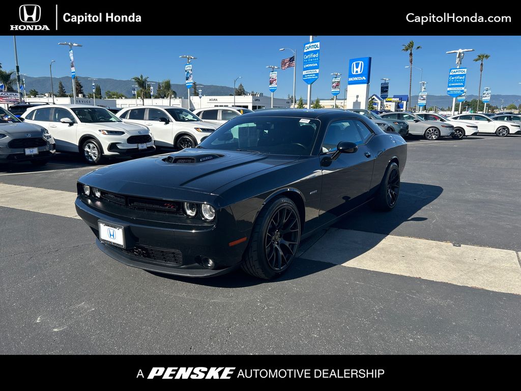2017 Dodge Challenger R/T Hero Image