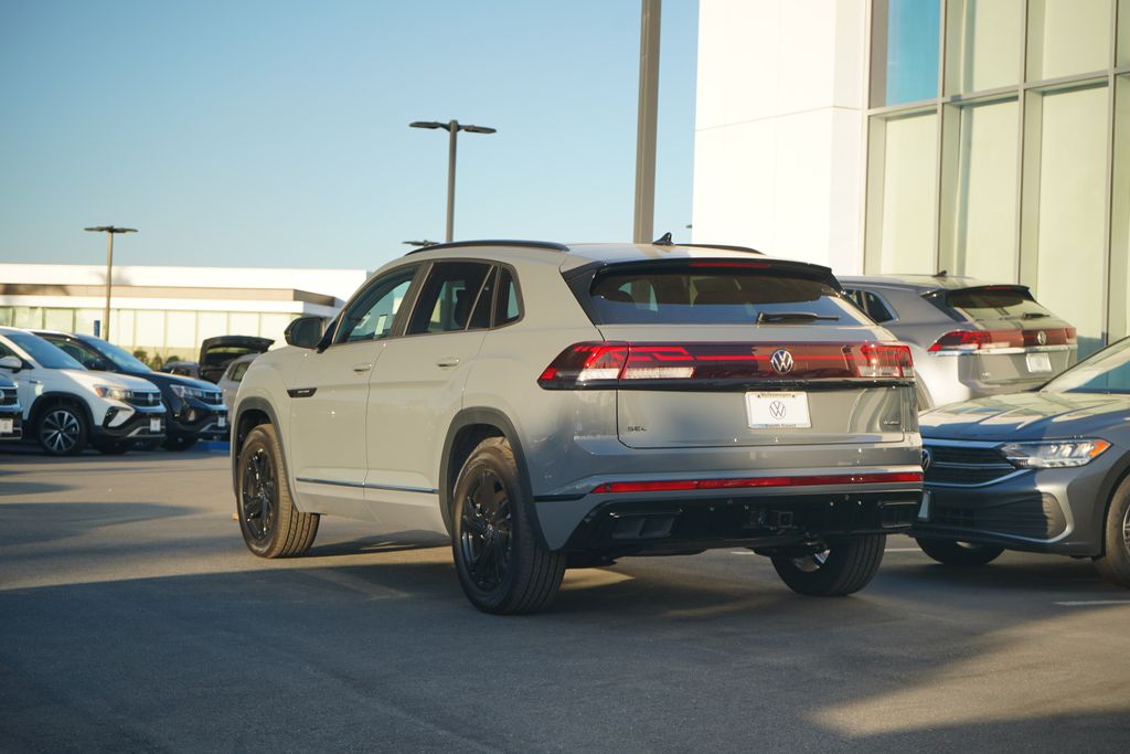 2025 Volkswagen Atlas Cross Sport 2.0T SEL R-Line 3