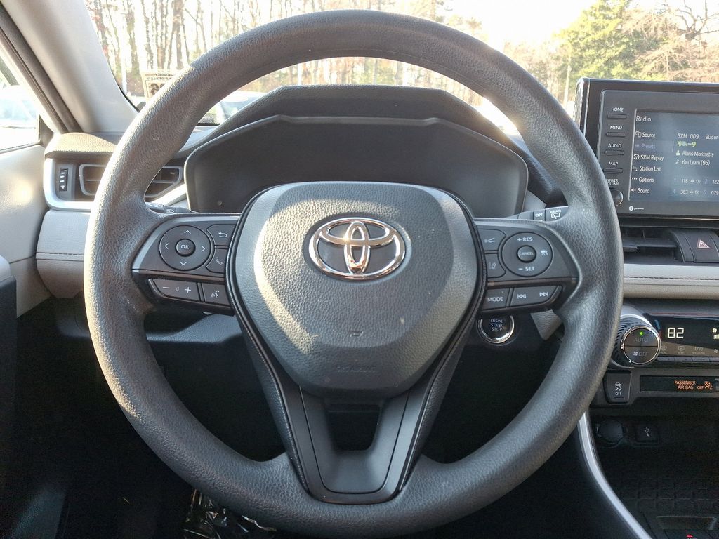 2021 Toyota RAV4 XLE 18