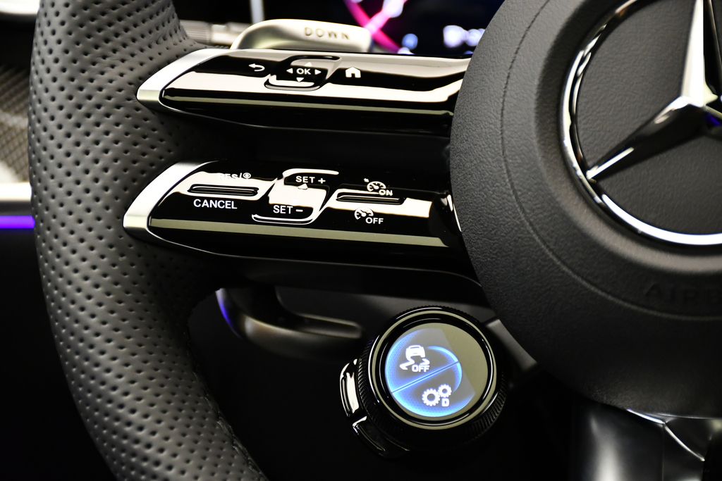 Thumbnail: 2026 Mercedes-Benz GLC - 24