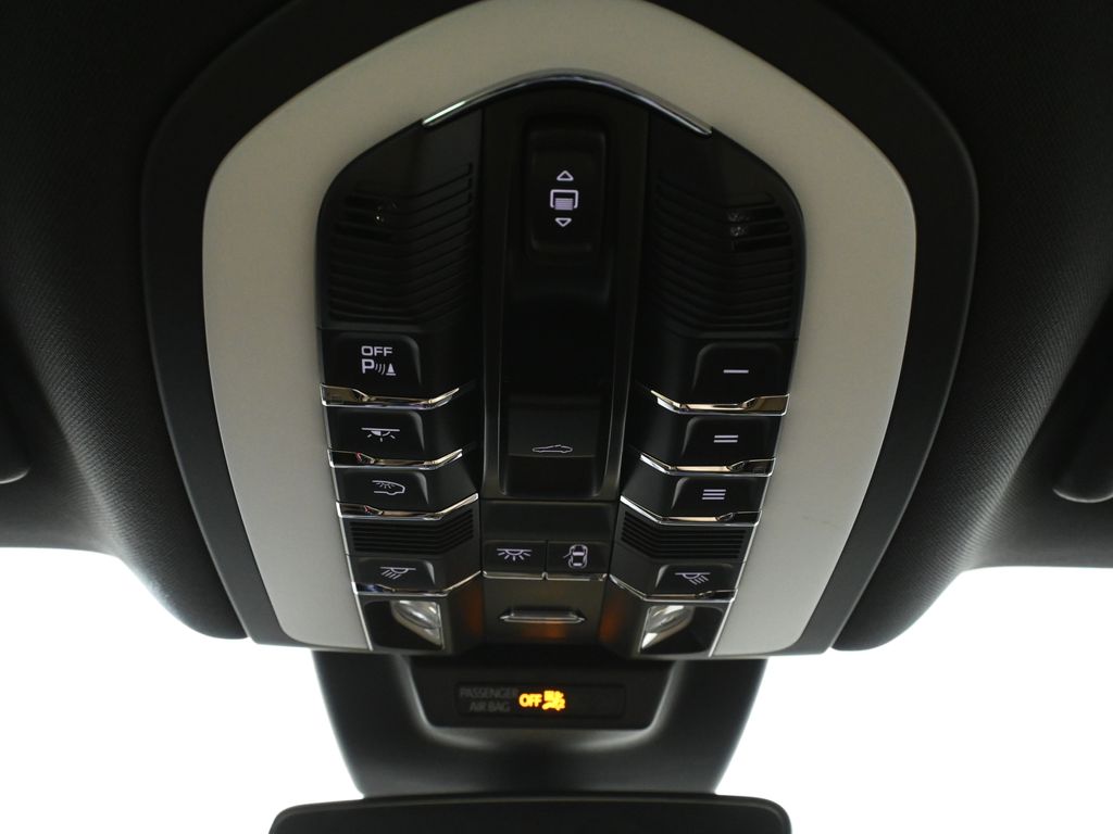 Thumbnail: 2025 Porsche Macan - 20