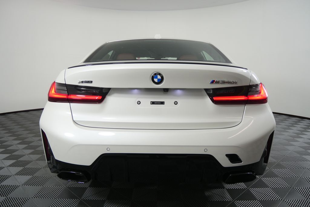 Thumbnail: 2025 BMW 3 Series - 4