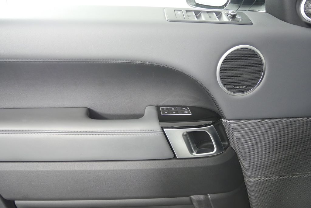 Thumbnail: 2015 Land Rover Range Rover Sport - 8
