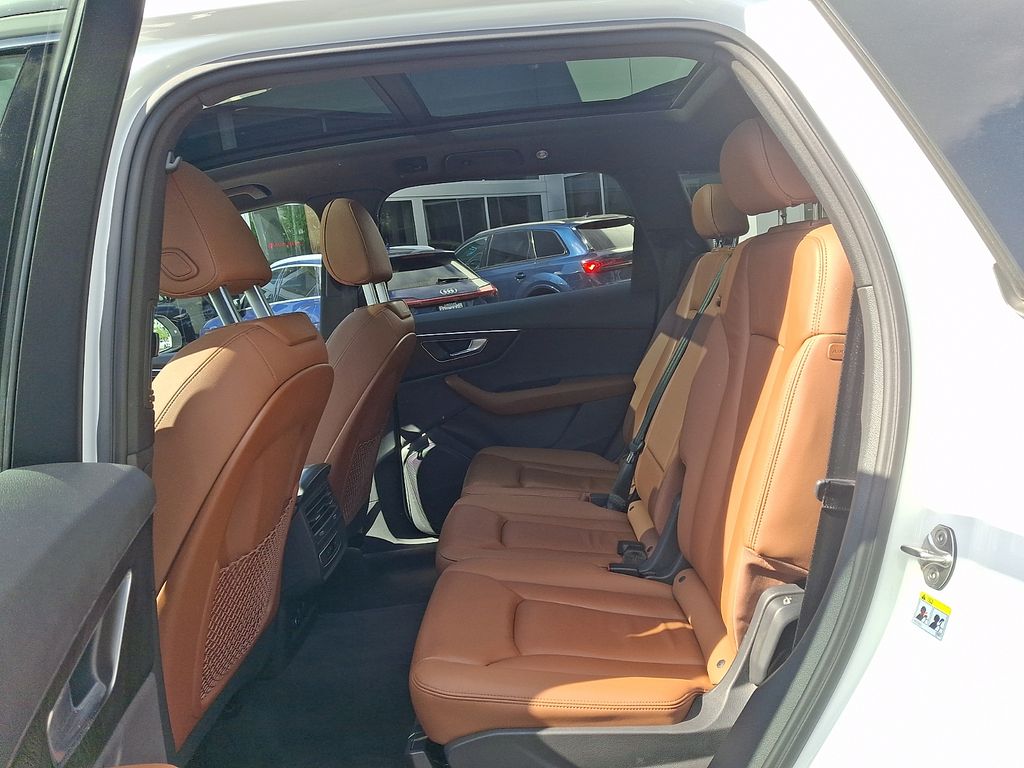 Thumbnail: 2023 Audi Q7 - 10