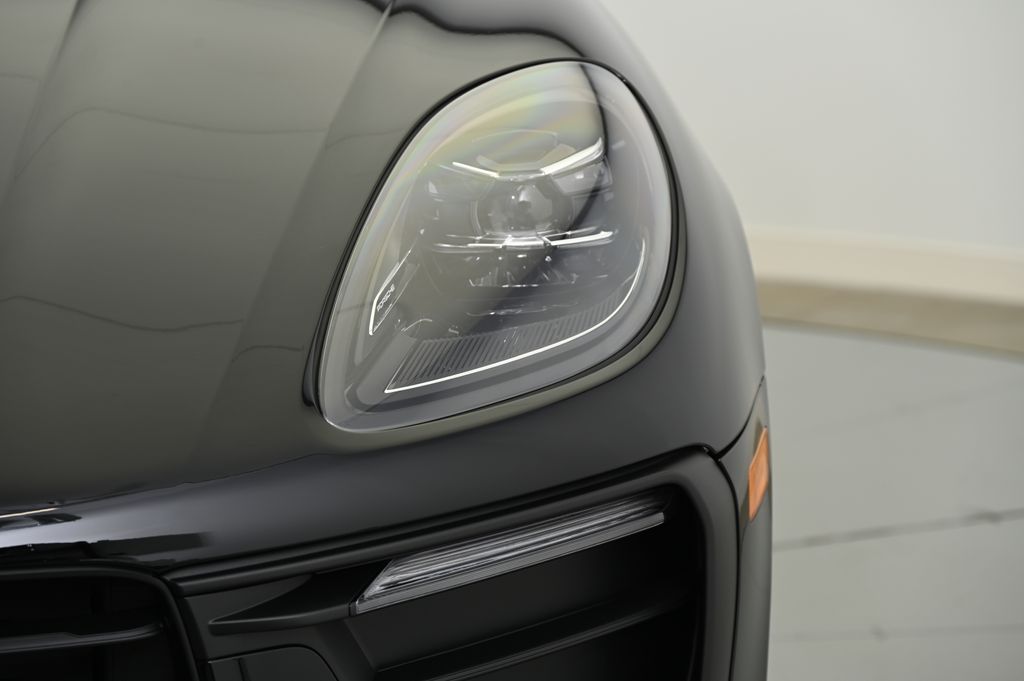 Thumbnail: 2025 Porsche Macan - 10