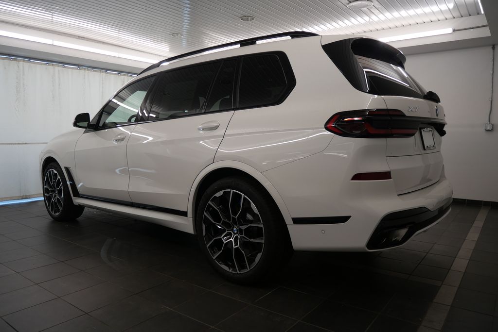 2025 BMW X7 xDrive40i 4