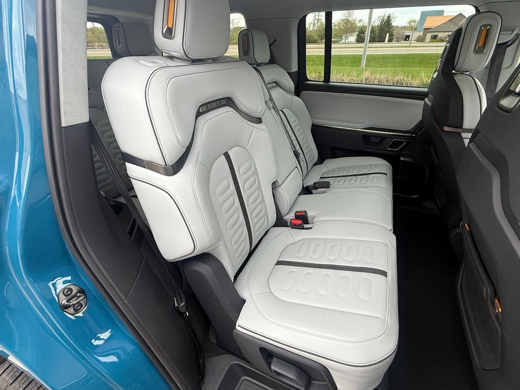 Rivian R1S