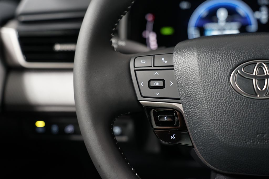 2025 Toyota Camry SE 14