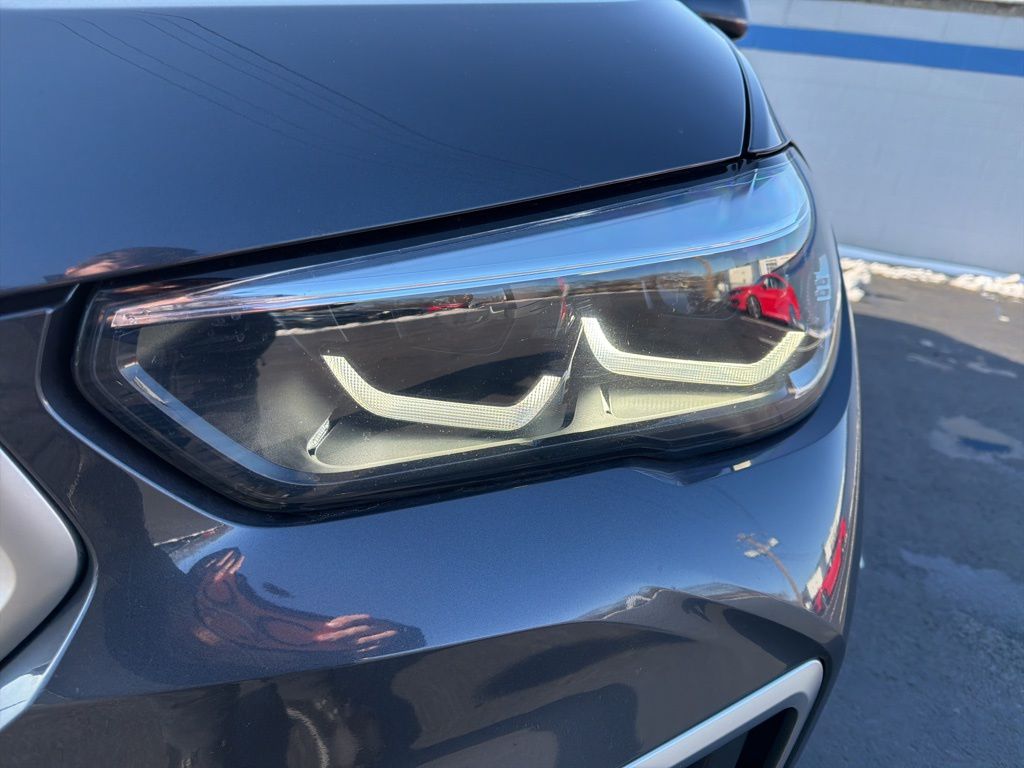 Thumbnail: 2021 BMW X6 - 9