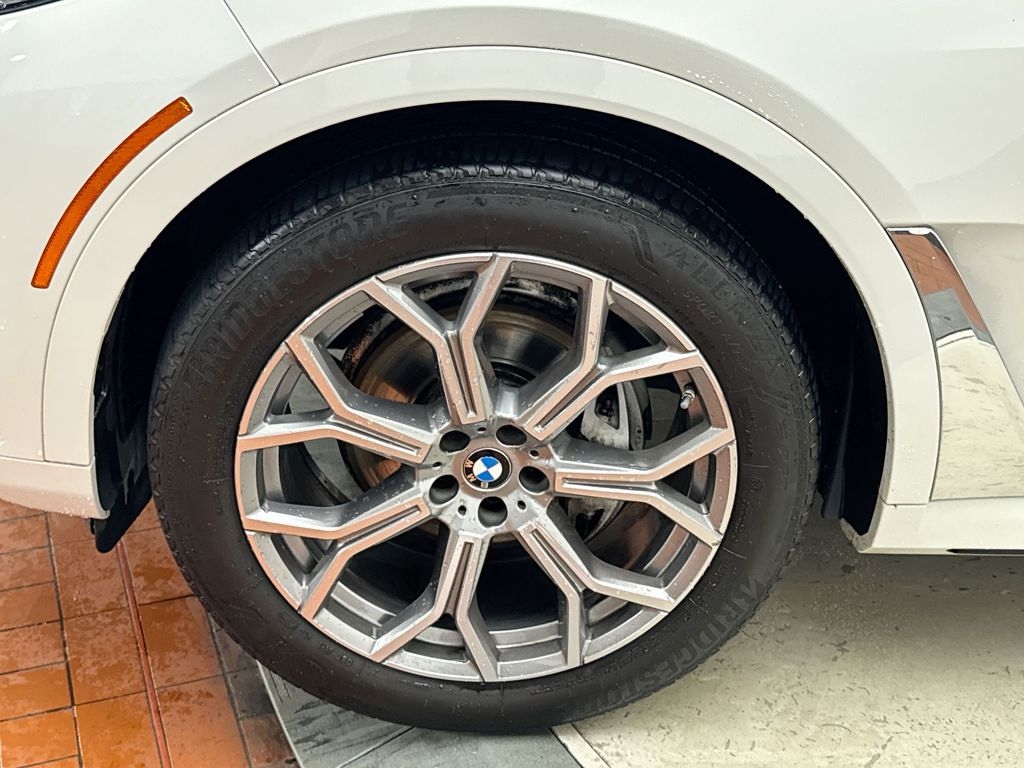 2021 BMW X7 xDrive40i 10