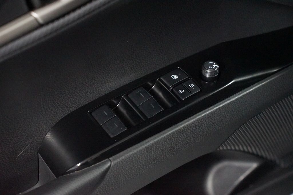 Thumbnail: 2025 Toyota Camry - 31