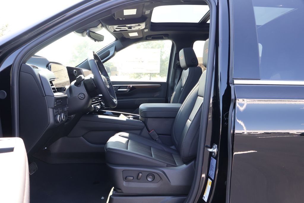 Thumbnail: 2025 Chevrolet Suburban - 15