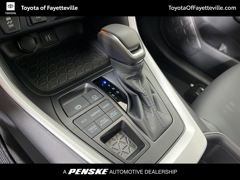 2025 Toyota RAV4 XLE Premium 32