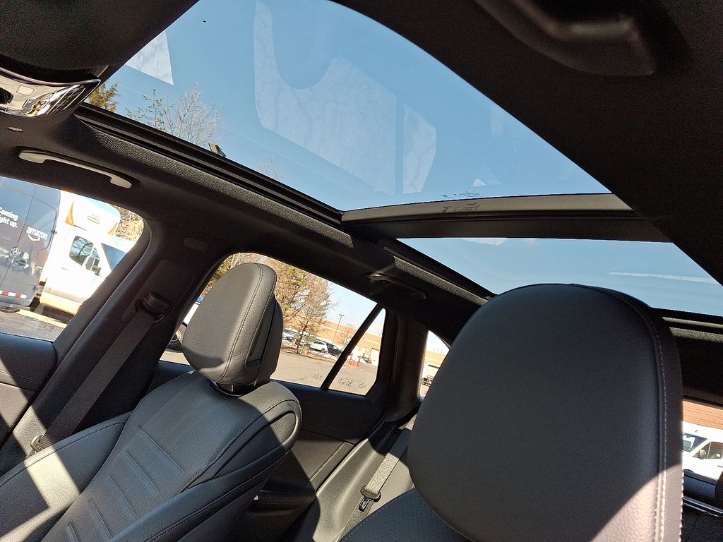 Thumbnail: 2026 Mercedes-Benz GLC - 9