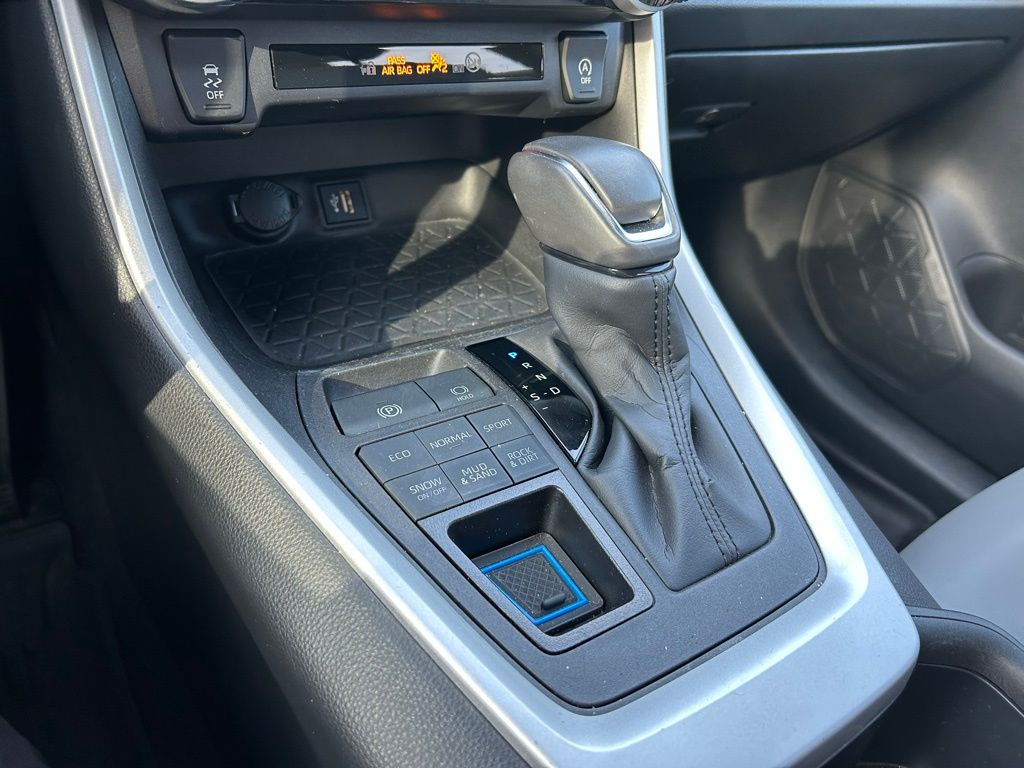 2024 Toyota RAV4 XLE Premium 27