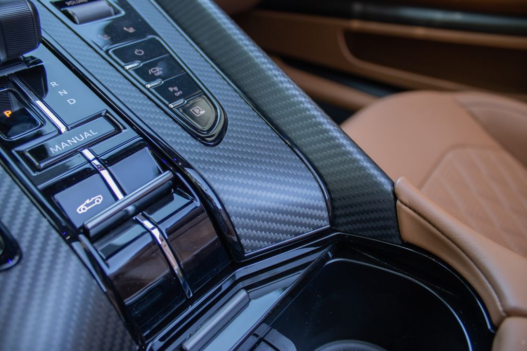 2025 Aston Martin DB12 Base - Photo 22