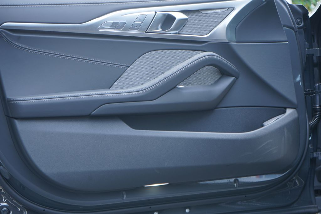 2026 BMW 8 Series M850i xDrive 10
