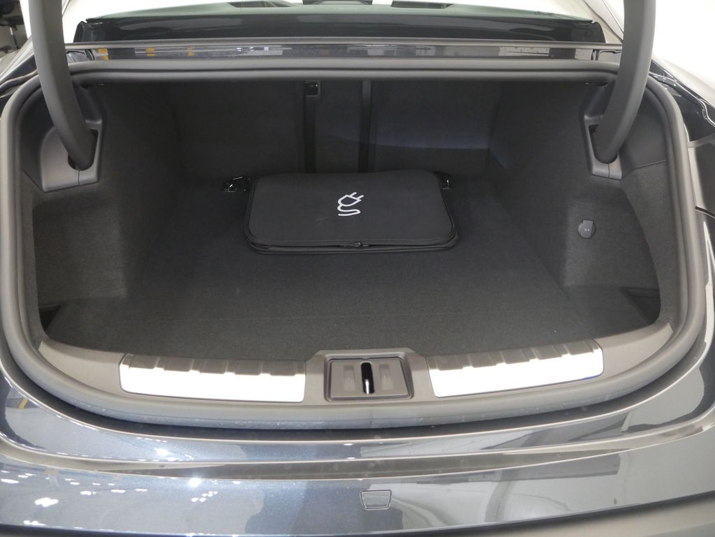 Thumbnail: 2026 Porsche Taycan - 17