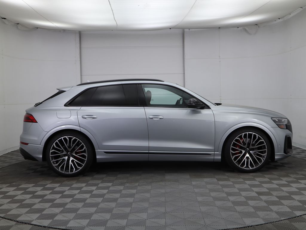 2024 Audi SQ8  4