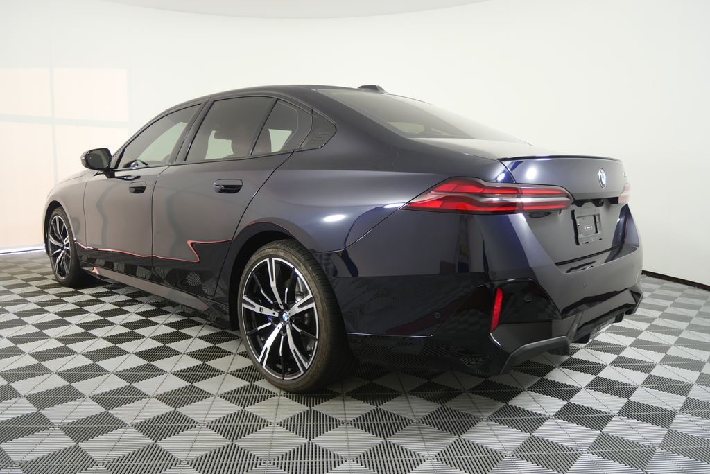 Thumbnail: 2025 BMW 5 Series - 5