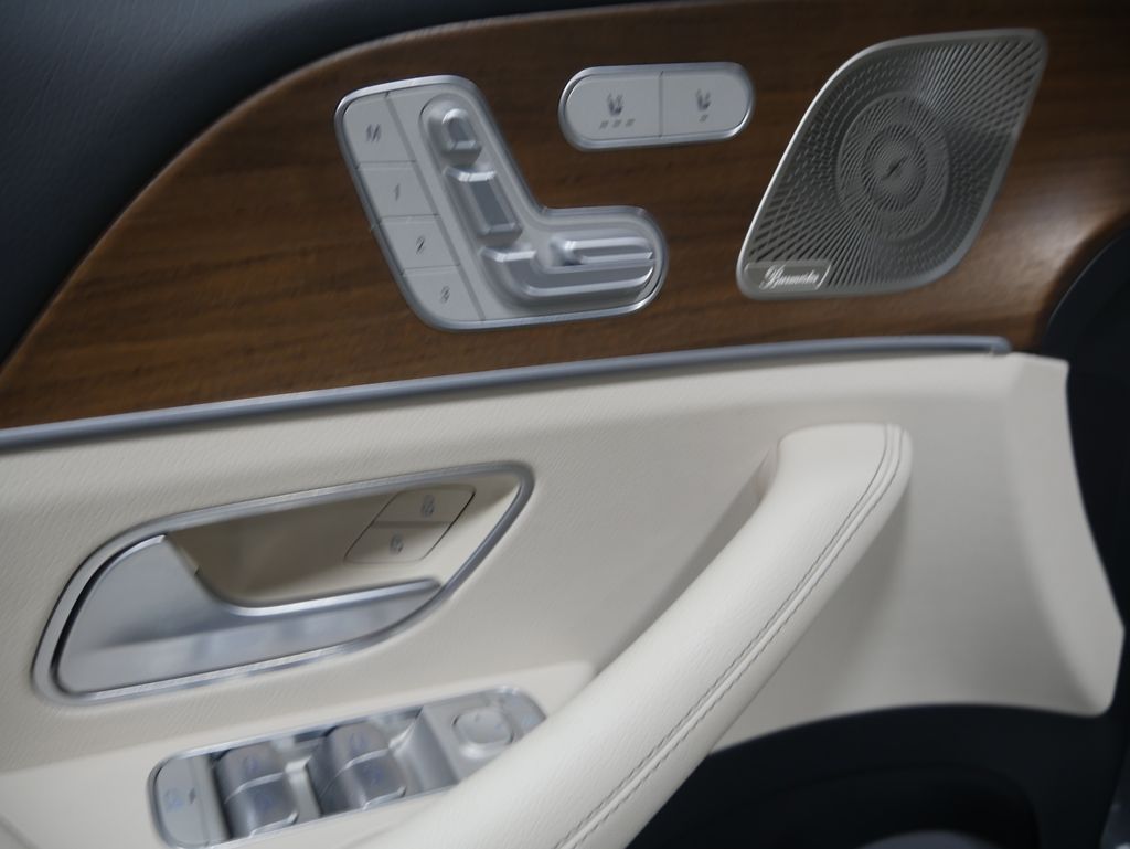 Thumbnail: 2023 Mercedes-Benz GLE - 17