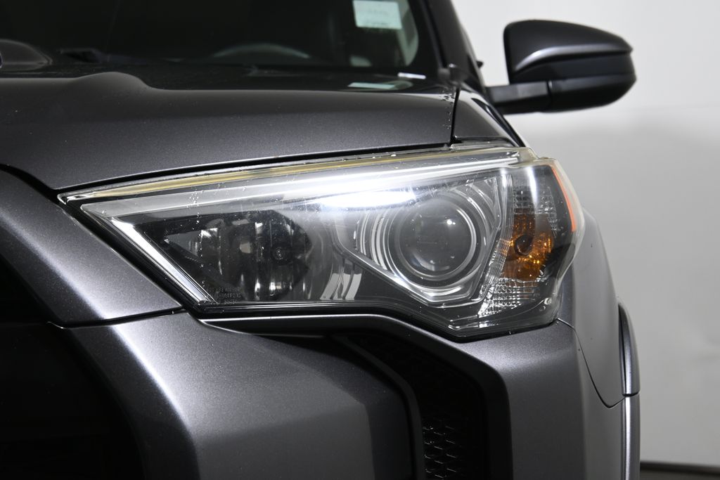 Thumbnail: 2016 Toyota 4Runner - 10