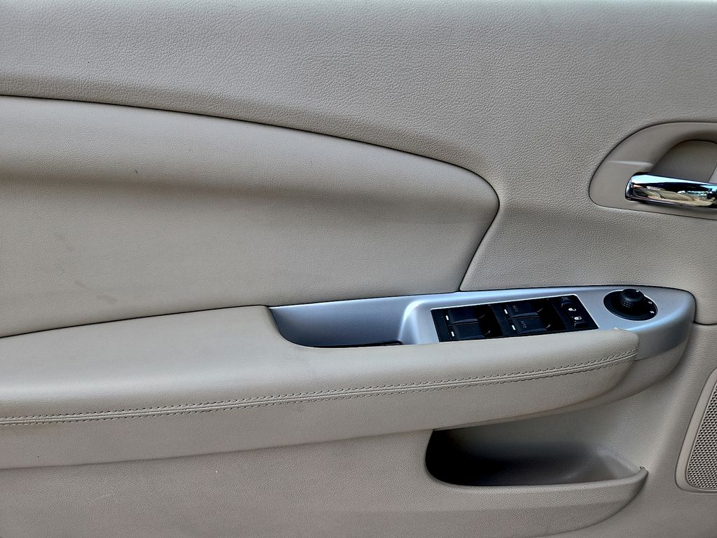 2011 Chrysler 200