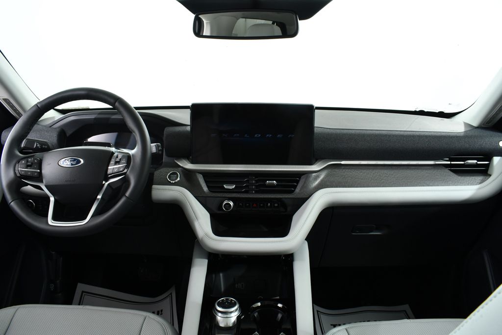 New 2026 White Ford Platinum image 7