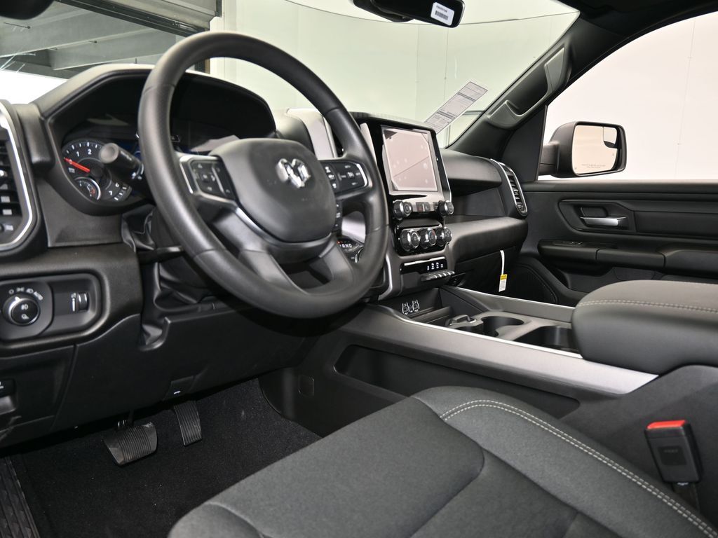 New 2026 Diamond Black Crystal Pearlcoat Ram Express image 12