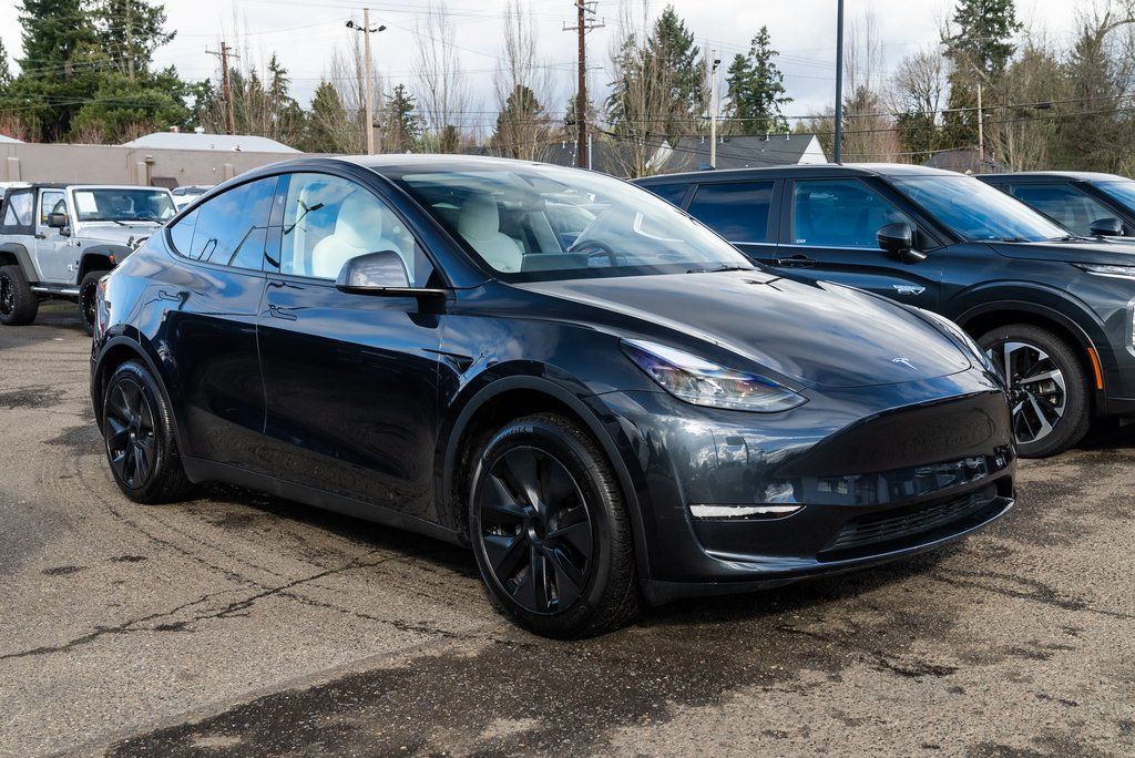 2025 Tesla Model Y Long Range RWD