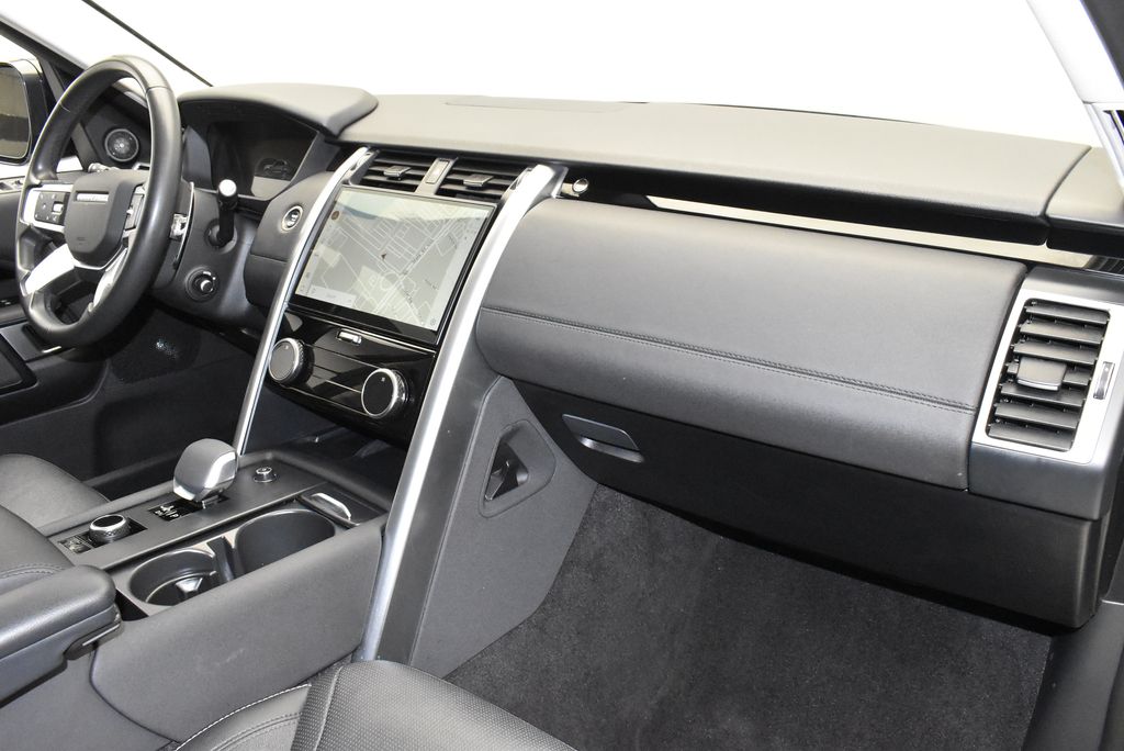 Thumbnail: 2024 Land Rover Discovery - 27