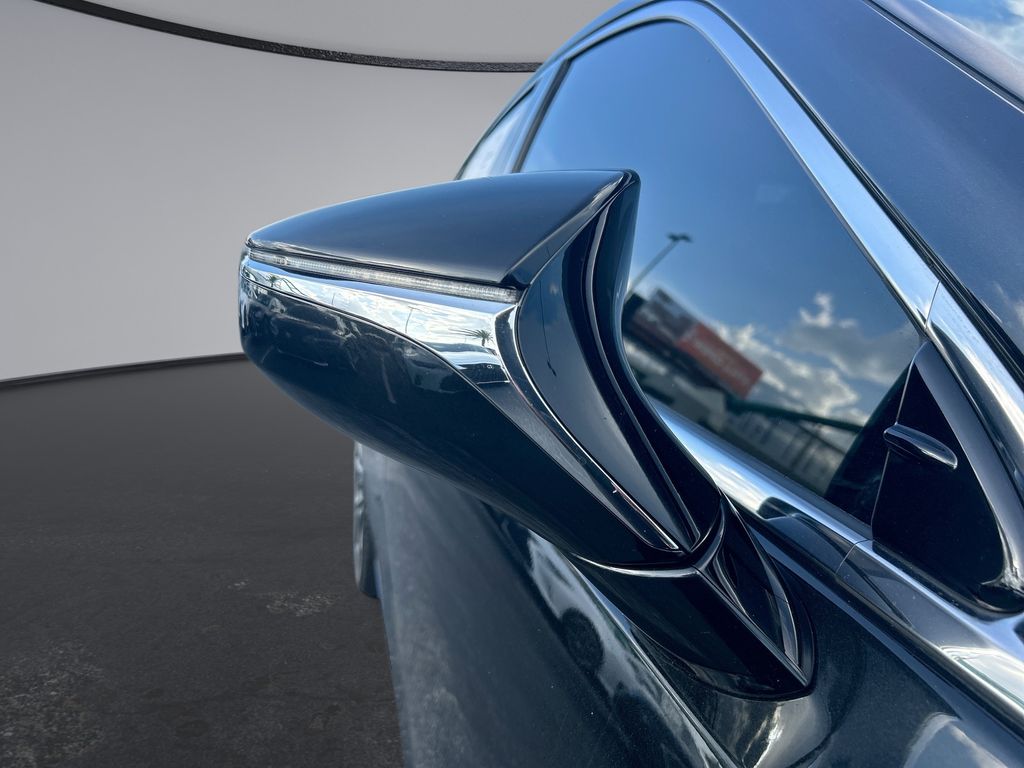 Thumbnail: 2022 Lexus ES - 31