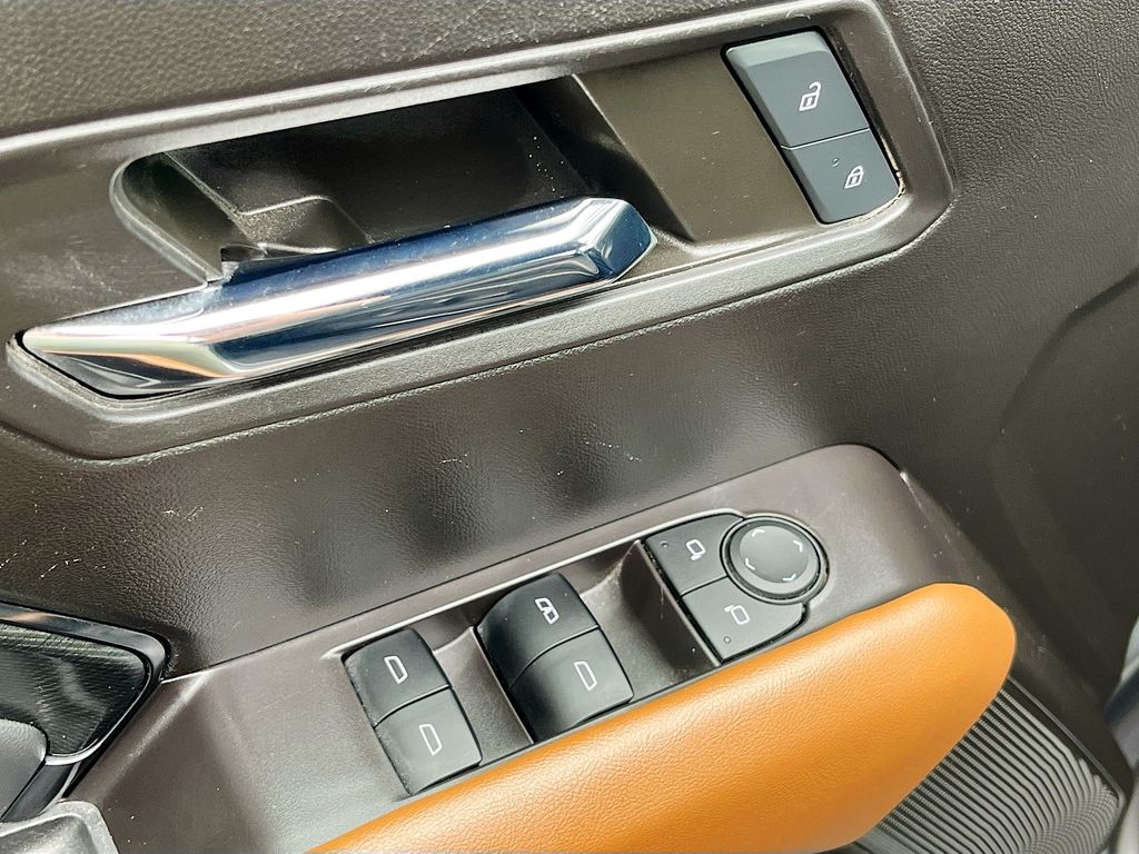 Used 2024 Silver GMC AT4 image 18