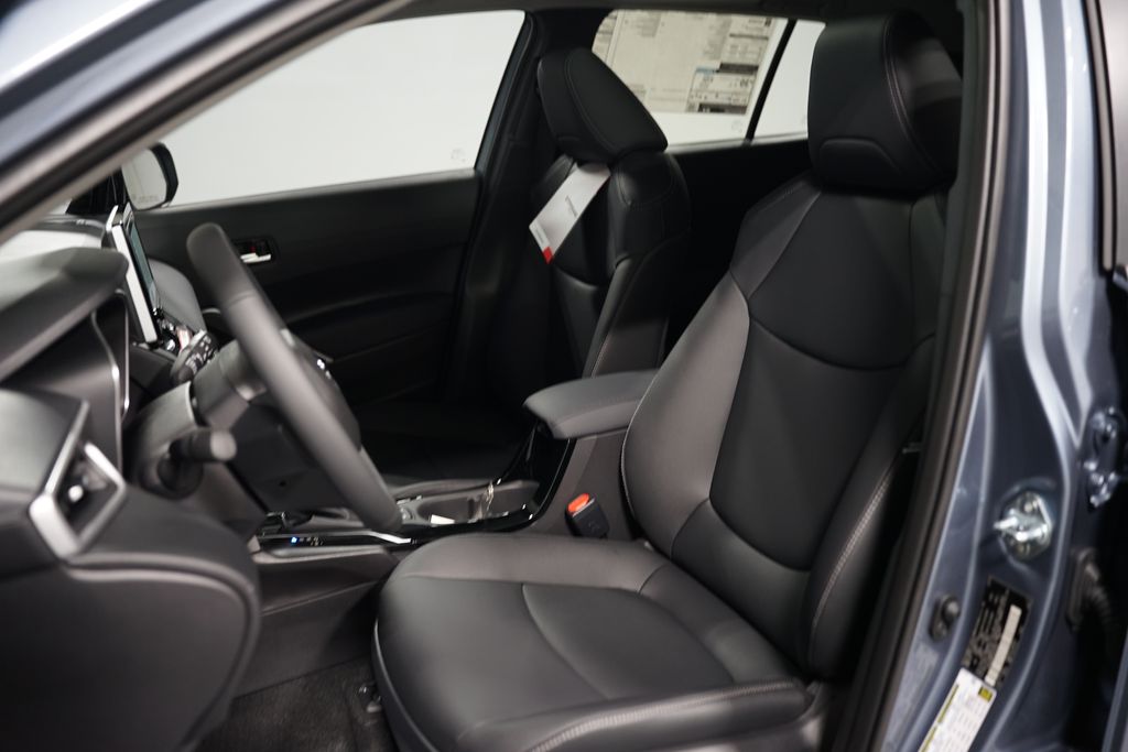 2025 Toyota Corolla Cross XLE 26